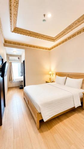 a bedroom with a large white bed in a room at Kangen Boutique Hotel in Yogyakarta