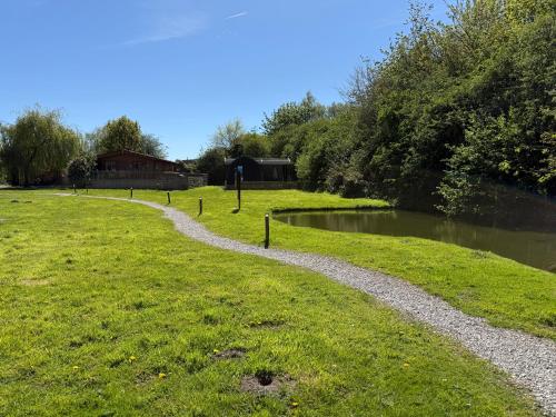 Fox Lodge at Owlet Hideaway - with Hot Tub, Near York photo 11