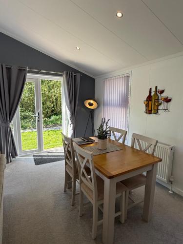 Fox Lodge at Owlet Hideaway - with Hot Tub, Near York photo 5
