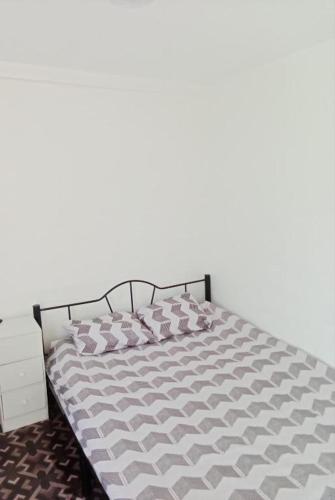 a bedroom with a bed with pink pillows on it at MountainSide Lodge in El Nido