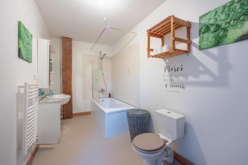 a bathroom with a toilet and a sink at Grand Loft avec Billard Netflix et Climatisation in Socourt
