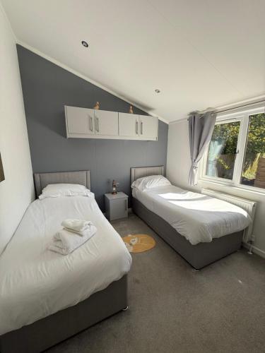 Fox Lodge at Owlet Hideaway - with Hot Tub, Near York photo 3