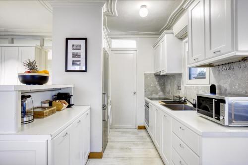 The Bright Spot - Central Athens Jacuzzi Loft
