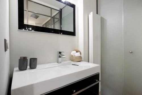The Bright Spot - Central Athens Jacuzzi Loft