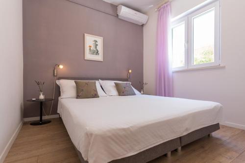 Two bedroom apartment Romeo with hot tub and sea view
