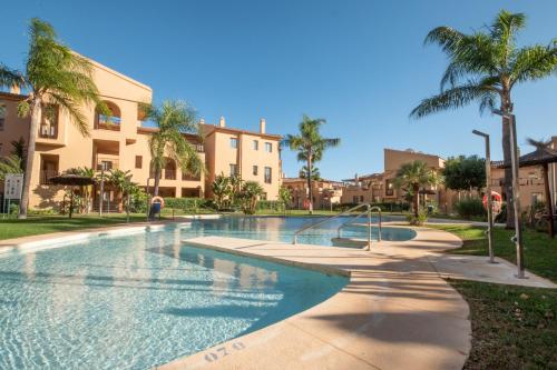Penthouse with stunning sea and mountain views in Benahavís