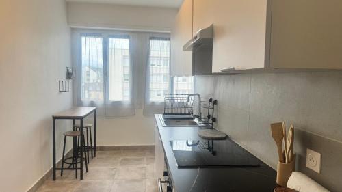 a kitchen with a sink and a counter top at Pau Elégance - 4 Personnes - Pau Hyper Centre - Clemenceau in Pau