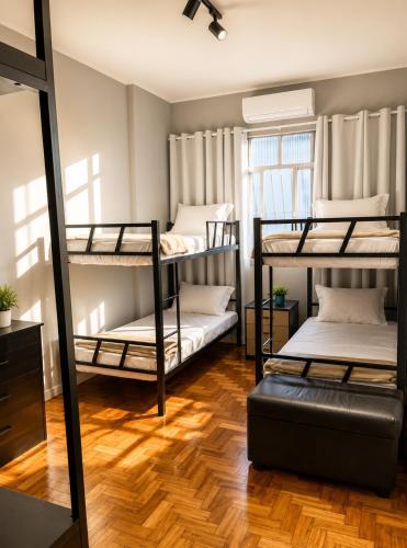 a room with three bunk beds in it at Apartamento Nictheroy in Niterói