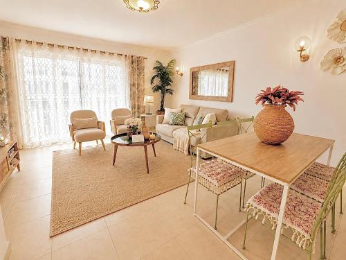 Prime Beachfront Living - Large Ocean View Balcony