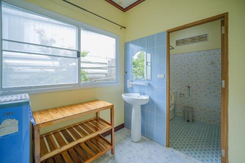 a bathroom with a sink and a toilet and a window at Baanrimklong bungalow in Ko Chang