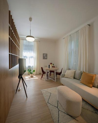Calm&Chic Suite Near Main Train Station