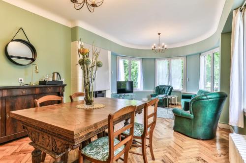 a dining room with a wooden table and chairs at Maroutine - AC - Piscine & Tennis in Labouheyre