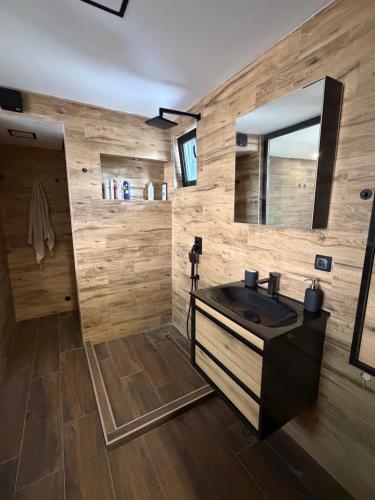 a bathroom with a sink and a mirror at No Stress in Borča
