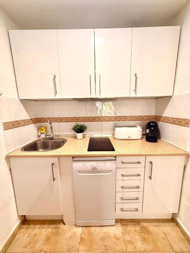 Lovely Sea and Garden View Apartment Benalbeach