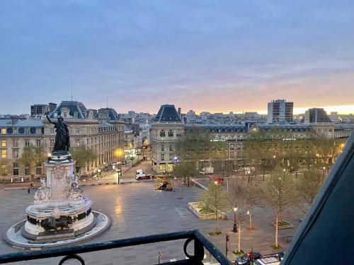 Eiffel Tower View Apartment