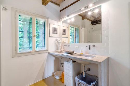 a bathroom with a sink and a mirror at Villa Colloredo in Dolo