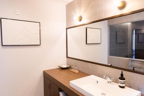 a bathroom with a sink and a mirror at Nesoberi VILLA TAKASU in Kanoya