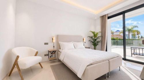 Villa Altos Puente Romano Private Pool Rooftop Jacuzzi Gym