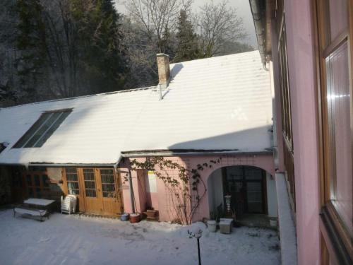 a house with snow on the roof of it at Ferienwohnungen Manuela in Schottwien