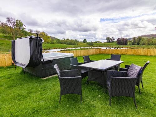 a group of chairs and a table and a grill at Easter Caiplich - Uk30263 in Cray