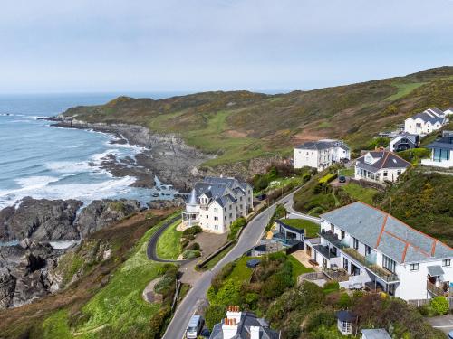 an aerial view of houses on a hill next to the ocean at Beachbreak - Uk42996 in Woolacombe