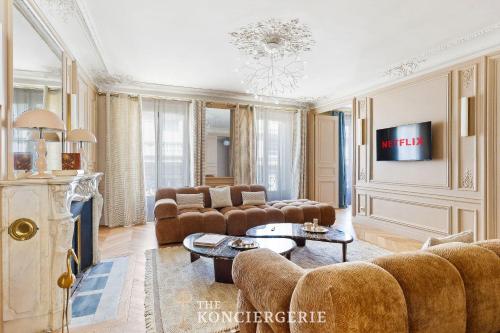 Champs Elysées Luxury Apartment 120 m2 2 Bedrooms AC Lift