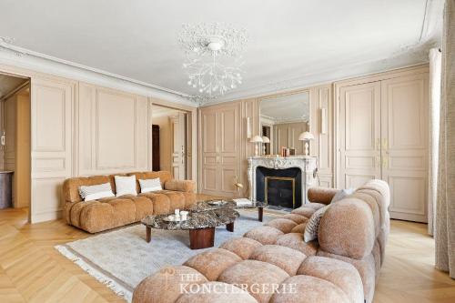 Champs Elysées Luxury Apartment 120 m2 2 Bedrooms AC Lift