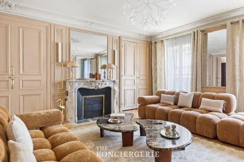 Champs Elysées Luxury Apartment 120 m2 2 Bedrooms AC Lift