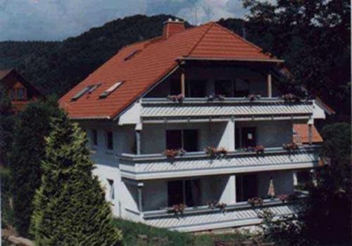 a large white house with a red roof at Ferienwohnung Haus Krüger in Hemfurth-Edersee