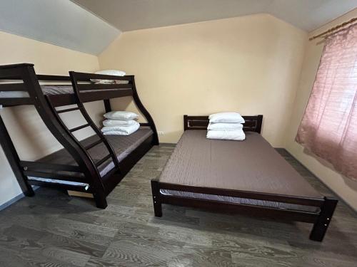 two bunk beds in a room with towels at Зелений двір in Vapnyarka