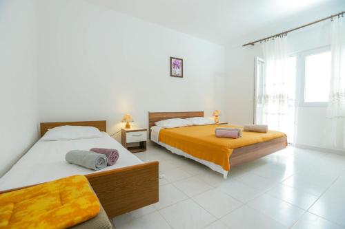 a bedroom with two beds and a window at Apartmani Sime in Savar