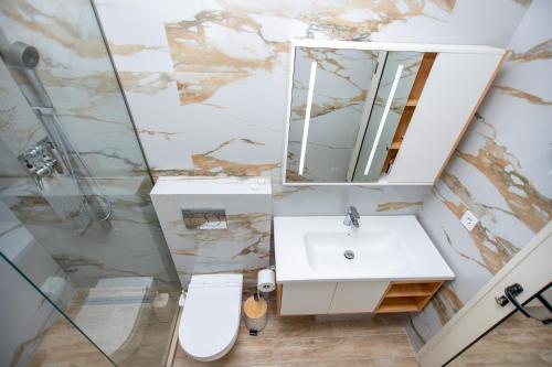 a bathroom with a sink and a mirror at Veranda White in Nea Vrasna