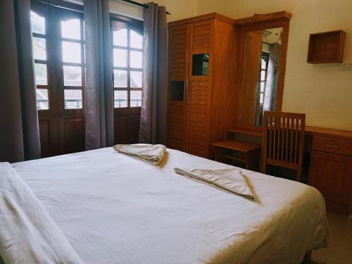 a bedroom with a bed with two towels on it at Kukus nest blue in Jāmb