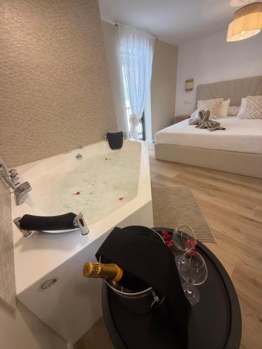 a room with a tub with wine glasses and a bed at El Rincón de Mateo in Combarro