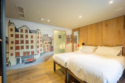 Grassmarket Hotel tesisinde bir odada yatak veya yataklar