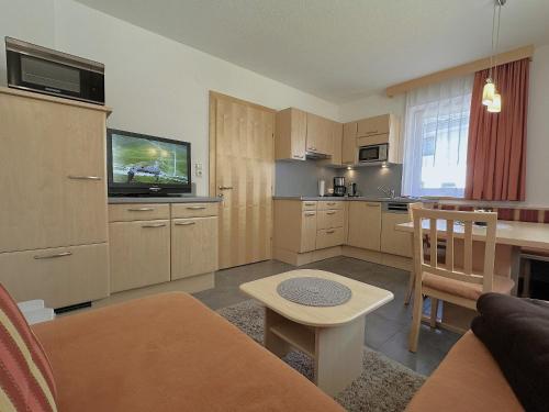 a living room with a couch and a kitchen at Appartement Leiter in Niederthai