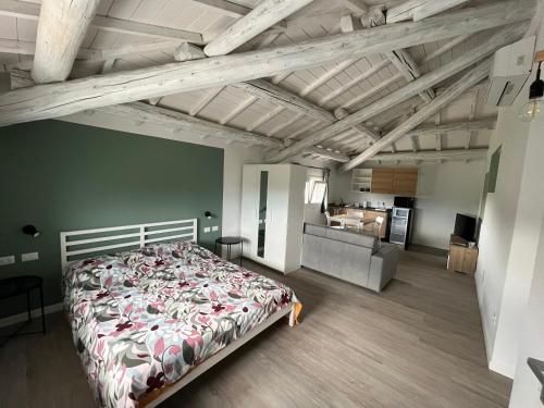 a bedroom with a bed and a green wall at Le Nogare in Abano Terme