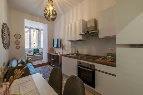 GuestHost - Roma Termini Cozy Grey Apartment