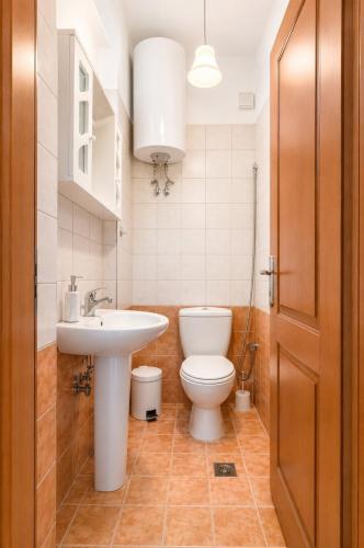 a bathroom with a toilet and a sink at PROPERSTAY 112 - Maison Calme Polychrono in Polychrono