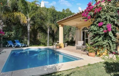 Villa con piscina privada Marbella playa