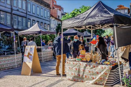 Elegant 18th Century Palace Suite with Juliet Balcony Overlooking Porto 2L