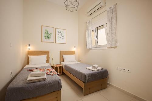Blue Iris: Stylish apartment just 10 minutes walk from Old Town Chania