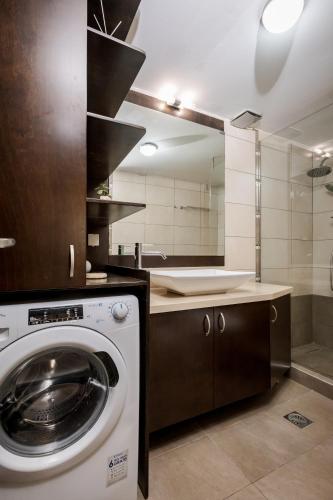 Blue Iris: Stylish apartment just 10 minutes walk from Old Town Chania