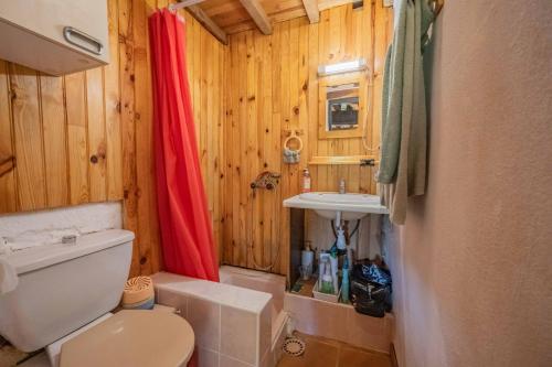 a small bathroom with a toilet and a sink at La Barraço in Nalzen