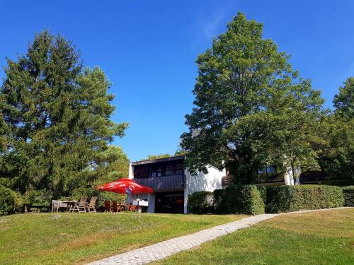 a building with a table and chairs in a park at Berg-Bungalows Leinleitertal in Heiligenstadt