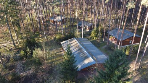 an overhead view of a house in a bamboo forest at Dependance Ferienhäuser am Kastavensee in Lychen