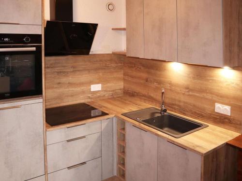 Appartement confort 2P, 6 pers, cœur de station, accès direct pistes, cheminée, WiFi, TV, balcon ouest - FR-1-322-297