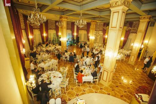an overhead view of a wedding reception in a banquet hall at Hotel Intourist Palace Batumi in Batumi