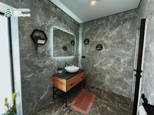 a bathroom with a sink and a mirror at SoTA SKI in Pilipets
