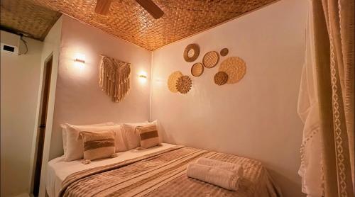 a bedroom with a bed in a room at Solenta trace 01 in El Nido